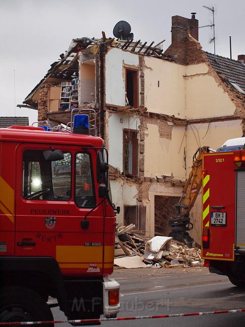 Hausexplosion Bruehl bei Koeln Pingsdorferstr P466.JPG